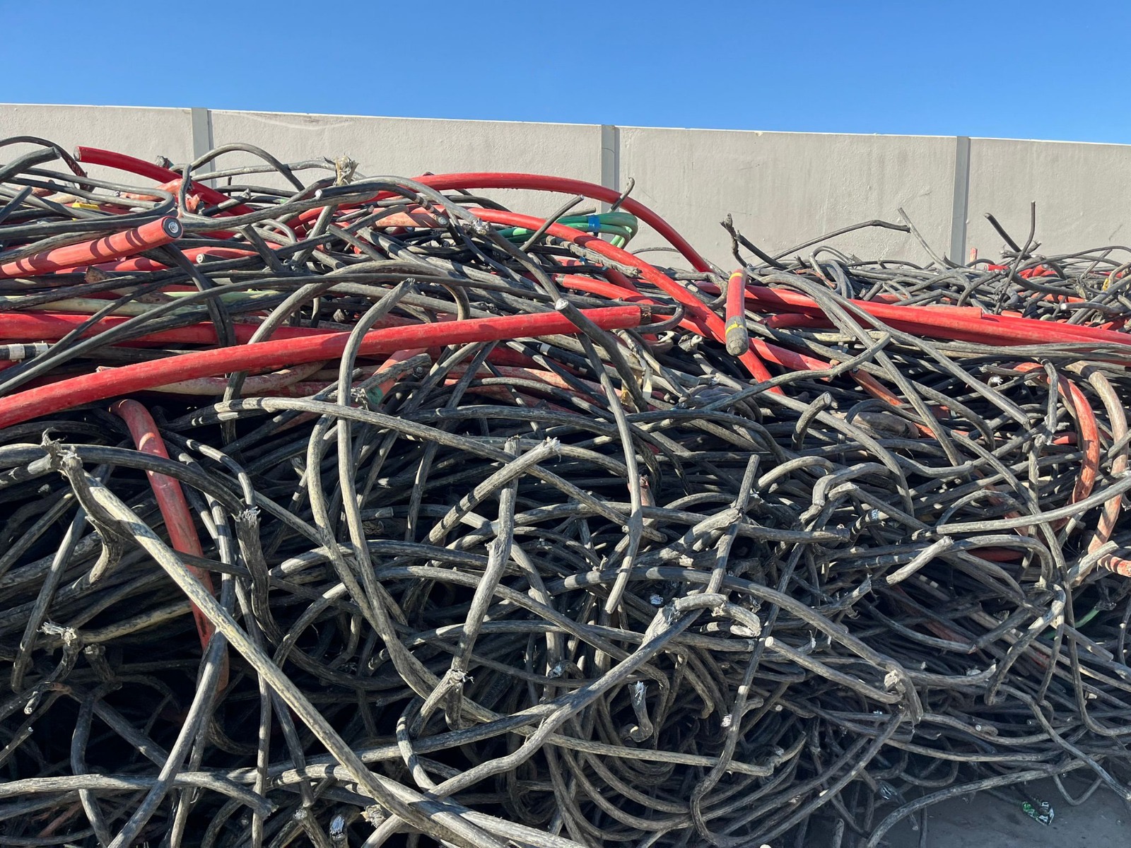 Acquistiamo Fili e cavi elettrici